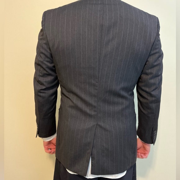 Jos A. Bank Traveler Men's Gray Pin Stripe Wool Sport Coat Blazer 39 Regular - Picture 2 of 4